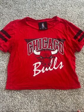 Chicago Bulls women’s crop top Red Graphic Tee